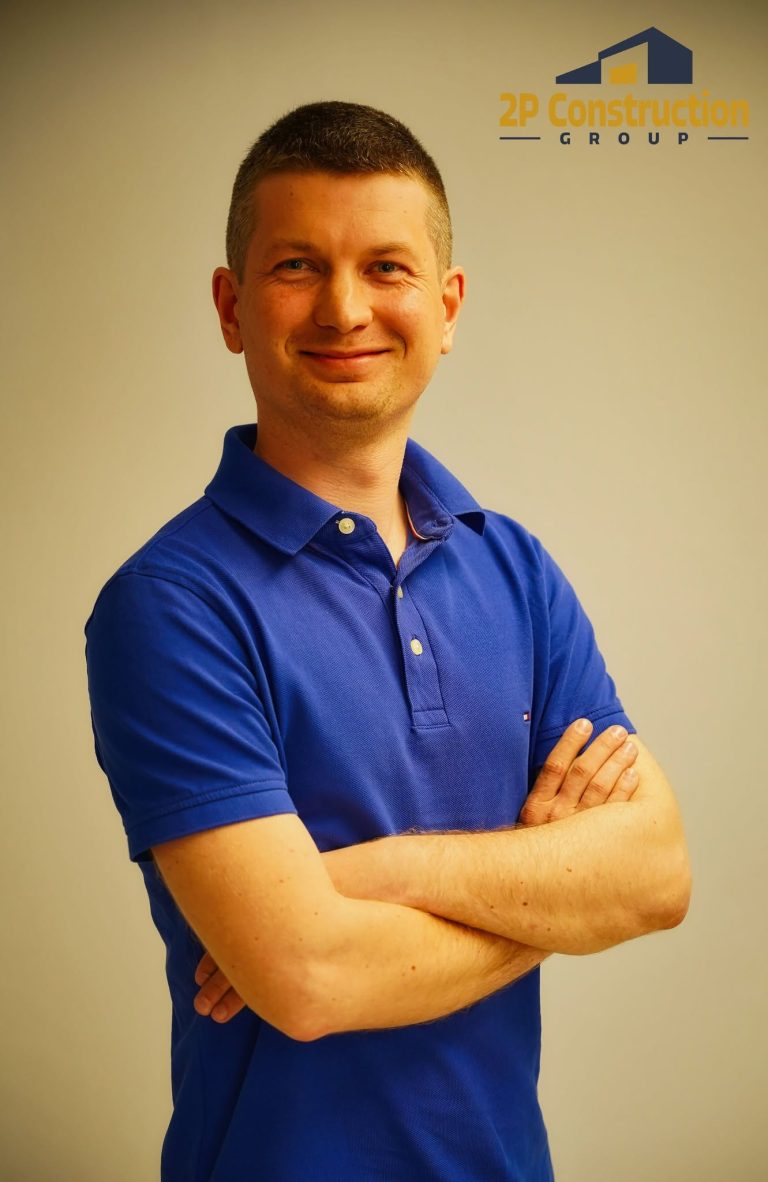 Kamil Gawroński z 2P Budownictwo - kierownik budowy z ponad 10-letnim doświadczeniem w branży budowlanej